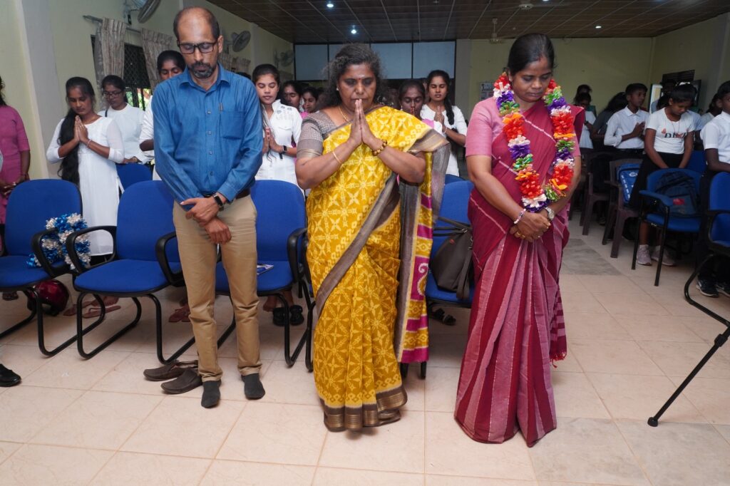 சான்றிதழ்கள் வழங்கும் நிகழ்வு