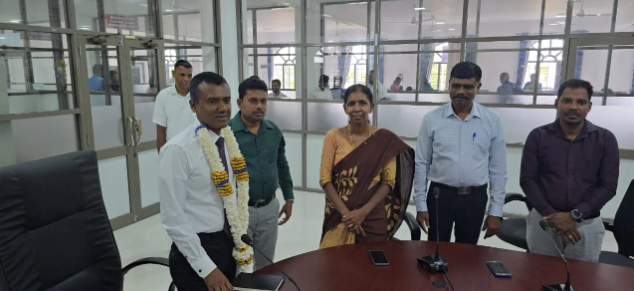 குறைந்த வயதில் மாவட்டத்தின் நிர்வாகத்தை பொறுப்பேற்ற மட்டு.மாவட்ட புதிய அரசாங்க அதிபர்
