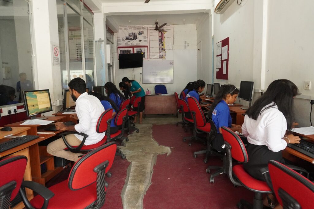 விவேகானந்த தொழில்நுட்பக் கல்லூரி கொம்மாதுறை கிளையின் தொழில் வழிகாட்டுதல் பயிற்சியினை பூர்த்தி செய்த பயிலுனர்களுக்கான பயிற்சி அறிக்கை சமர்ப்பிப்பு