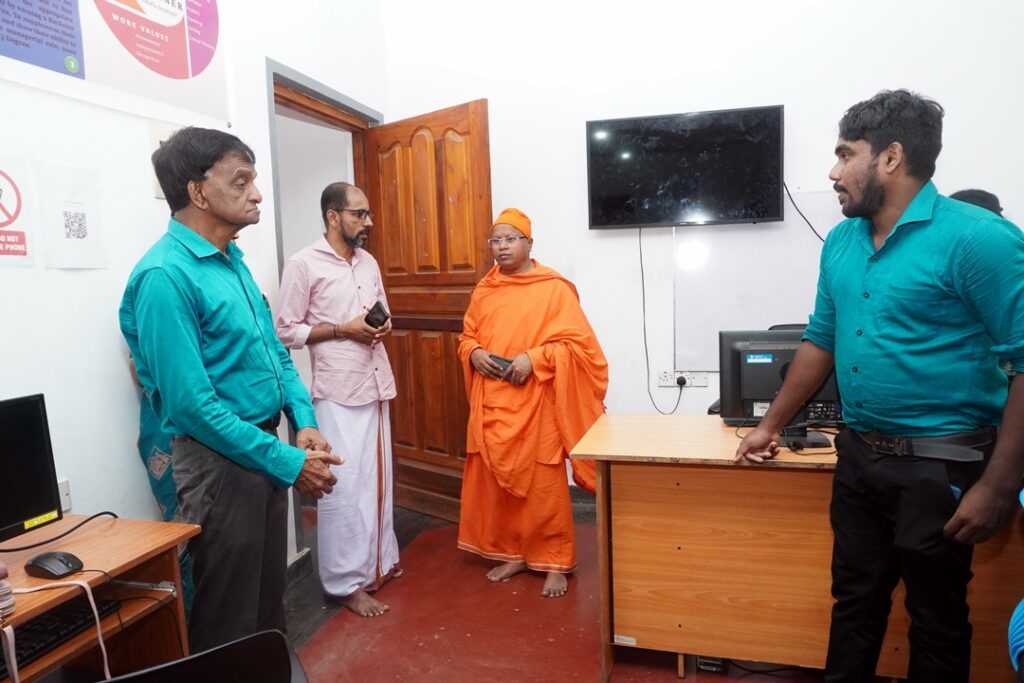 விவேகானந்த தொழில்நுட்பவியல் கல்லூரியை பார்வையிட்டார் ஶ்ரீமத் சுவாமி அபவர்கானந்தஜி மகாராஜ்
