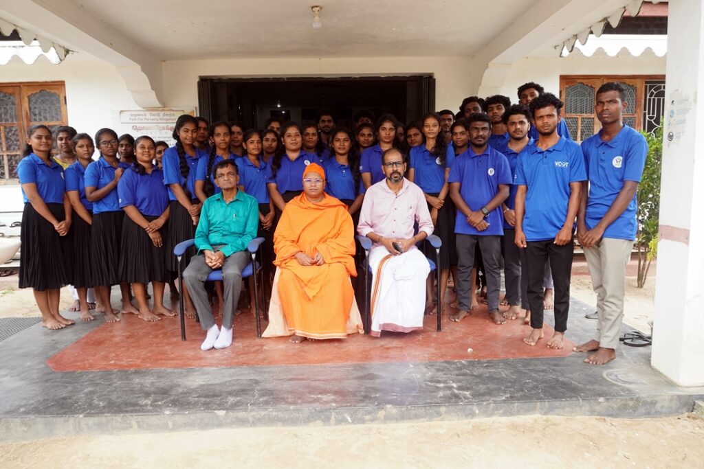 விவேகானந்த தொழில்நுட்பவியல் கல்லூரியை பார்வையிட்டார் ஶ்ரீமத் சுவாமி அபவர்கானந்தஜி மகாராஜ்