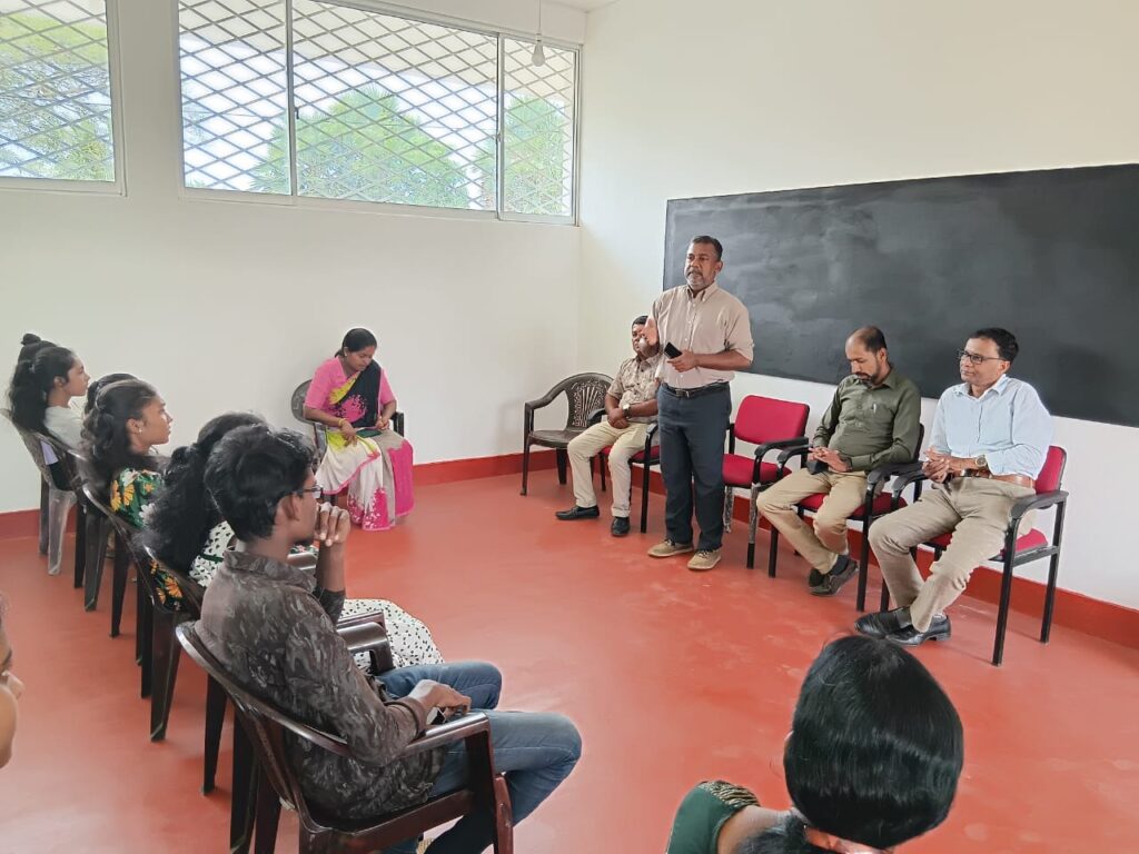 Career Fit Program for Students Who Discontinued School Education