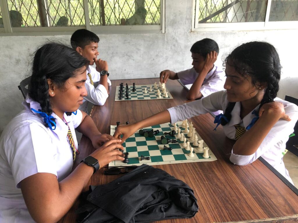 Students of Mat/Karaiyakandivu Ganesar Vidyalayam Visit the College