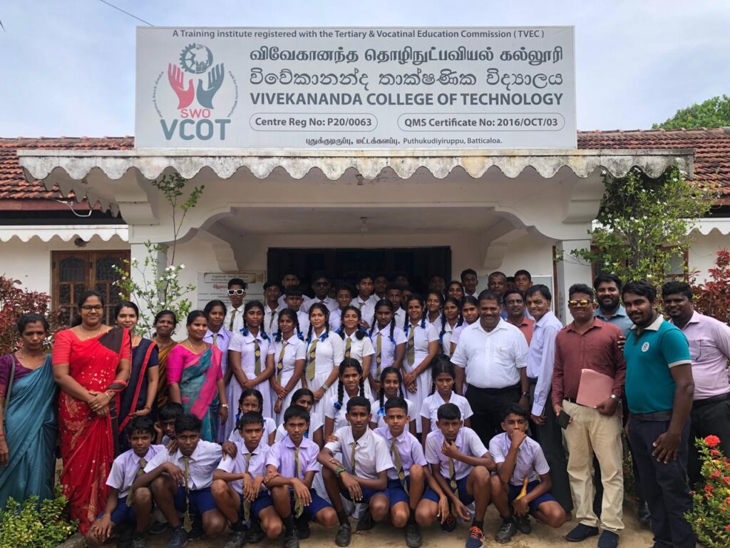 Students of Mat/Karaiyakandivu Ganesar Vidyalayam Visit the College