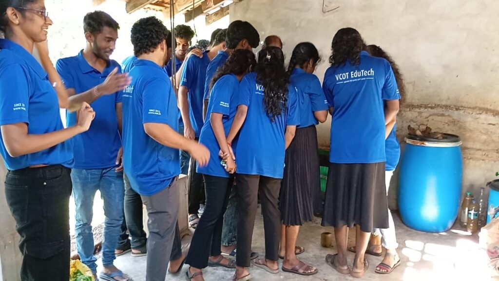 ஆரோக்கிய சோலையை பார்வையிட்ட கல்லூரியின் பயிலுனர்கள்
