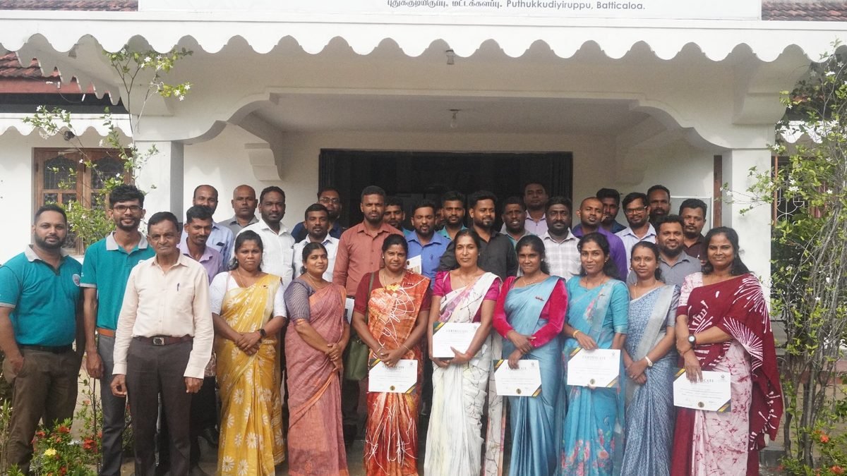 வெல்லாவெளி பிரதேச செயலக உத்தியோகஸ்தர்களுக்கு ‘AI for Modern Office Productivity’ பயிற்சி